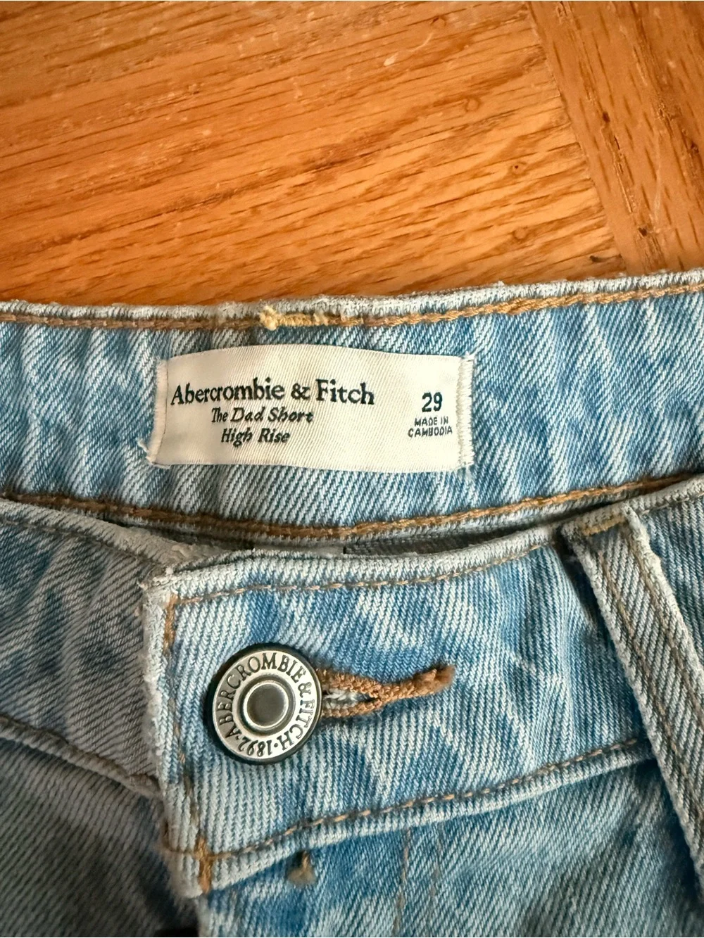 Abercrombie and Fitch High-Rise Dad short - Picture 2 of 2